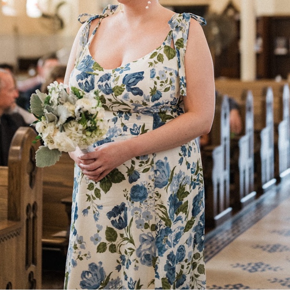 REFORMATION BLUE AND WHITE FLORAL JASEN DRESS - Picture 6 of 6
